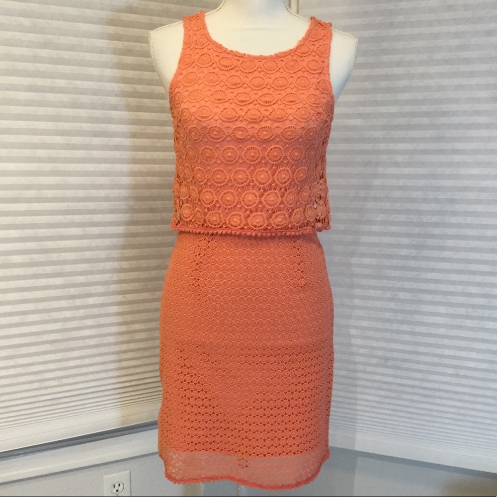 Alya salmon colored lace dress 💕